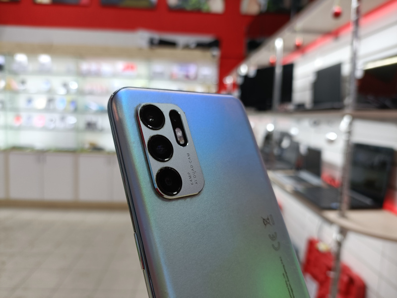 Мобильный телефон OPPO Reno6
